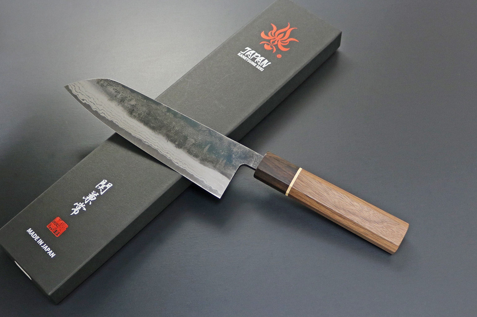 Kanetsune KC-472 MATSU-ZUMI-YAKI Santoku 170 mm