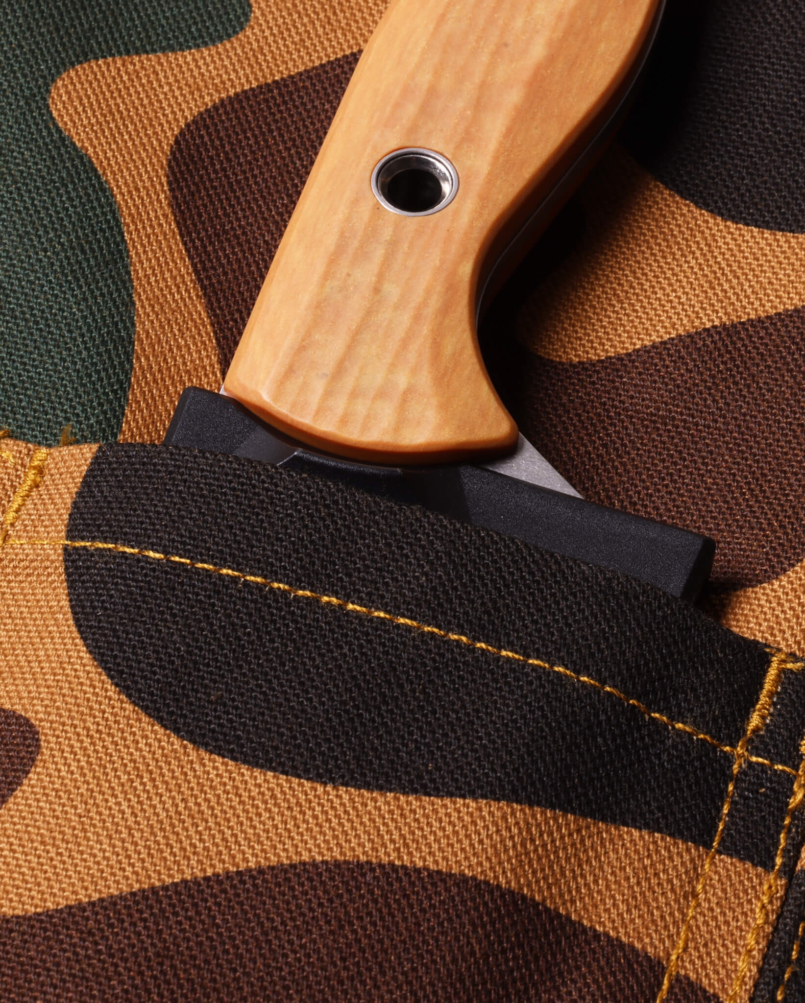 Benchmade 50175-01 Grillschürze Canvas Camo