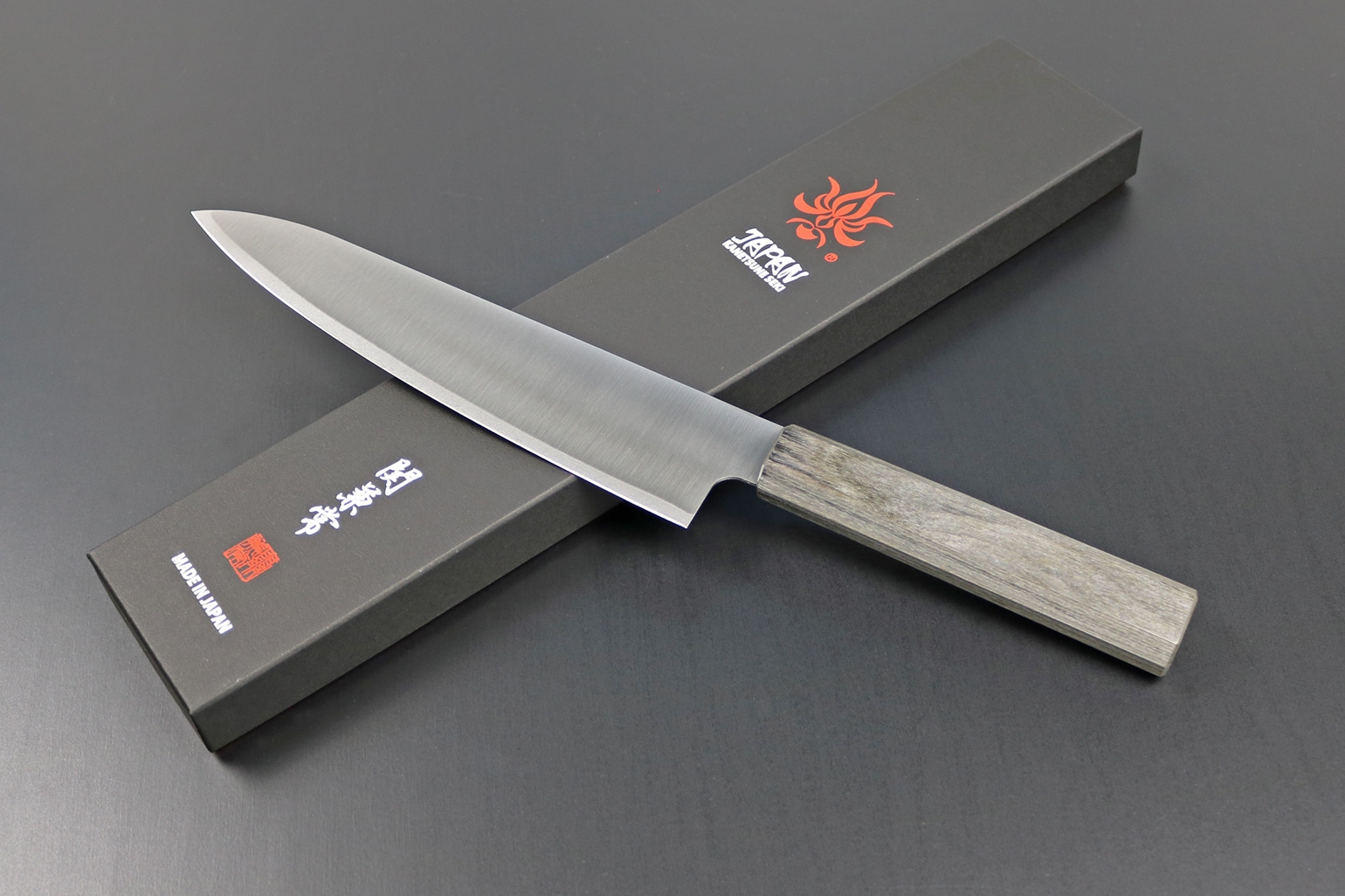 Kanetsune KC-392 Gyutou 210 mm, Lam. VG-10