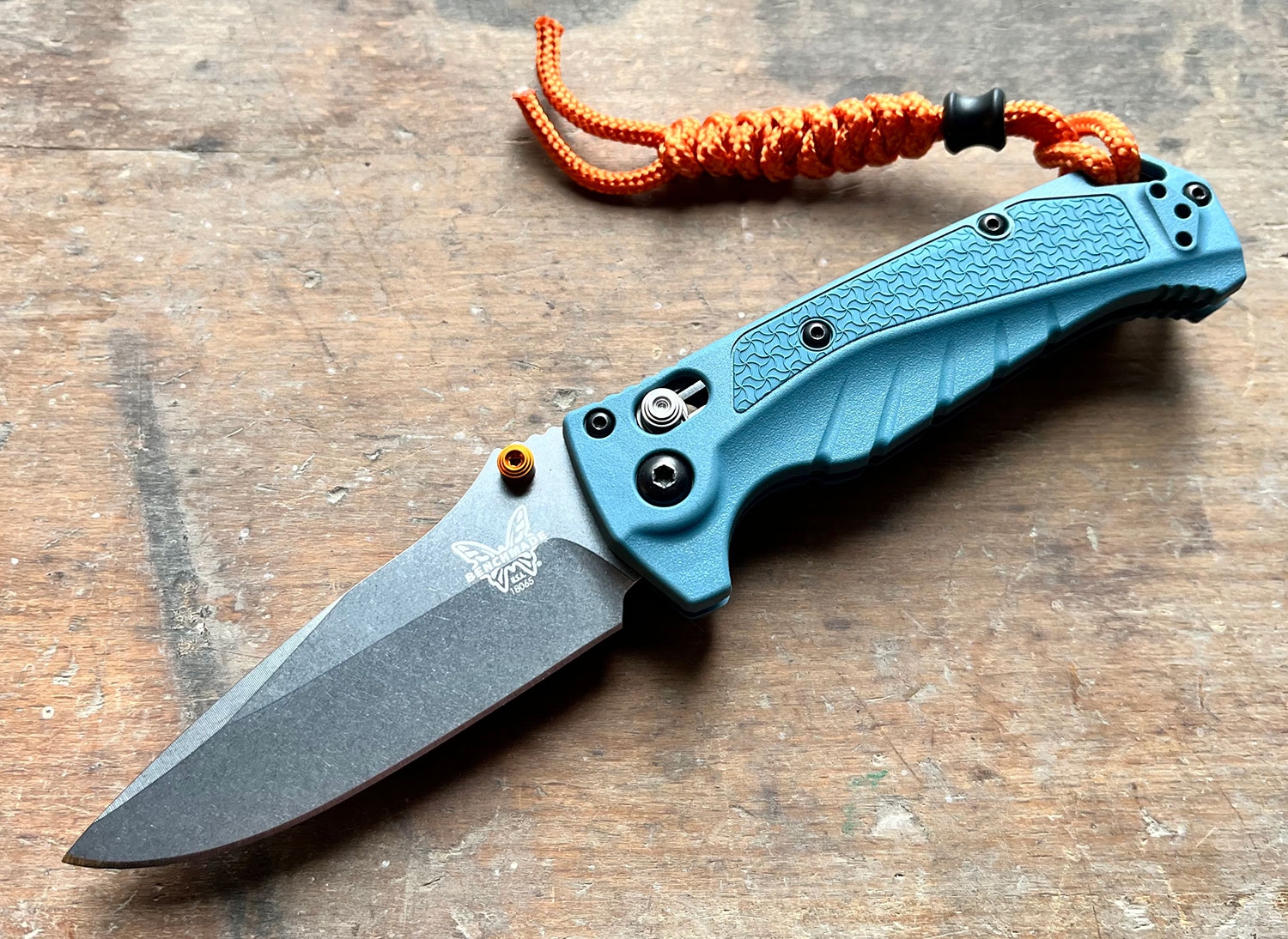 Benchmade 18065 Mini Adira, MagnaCut, Blue Grivory