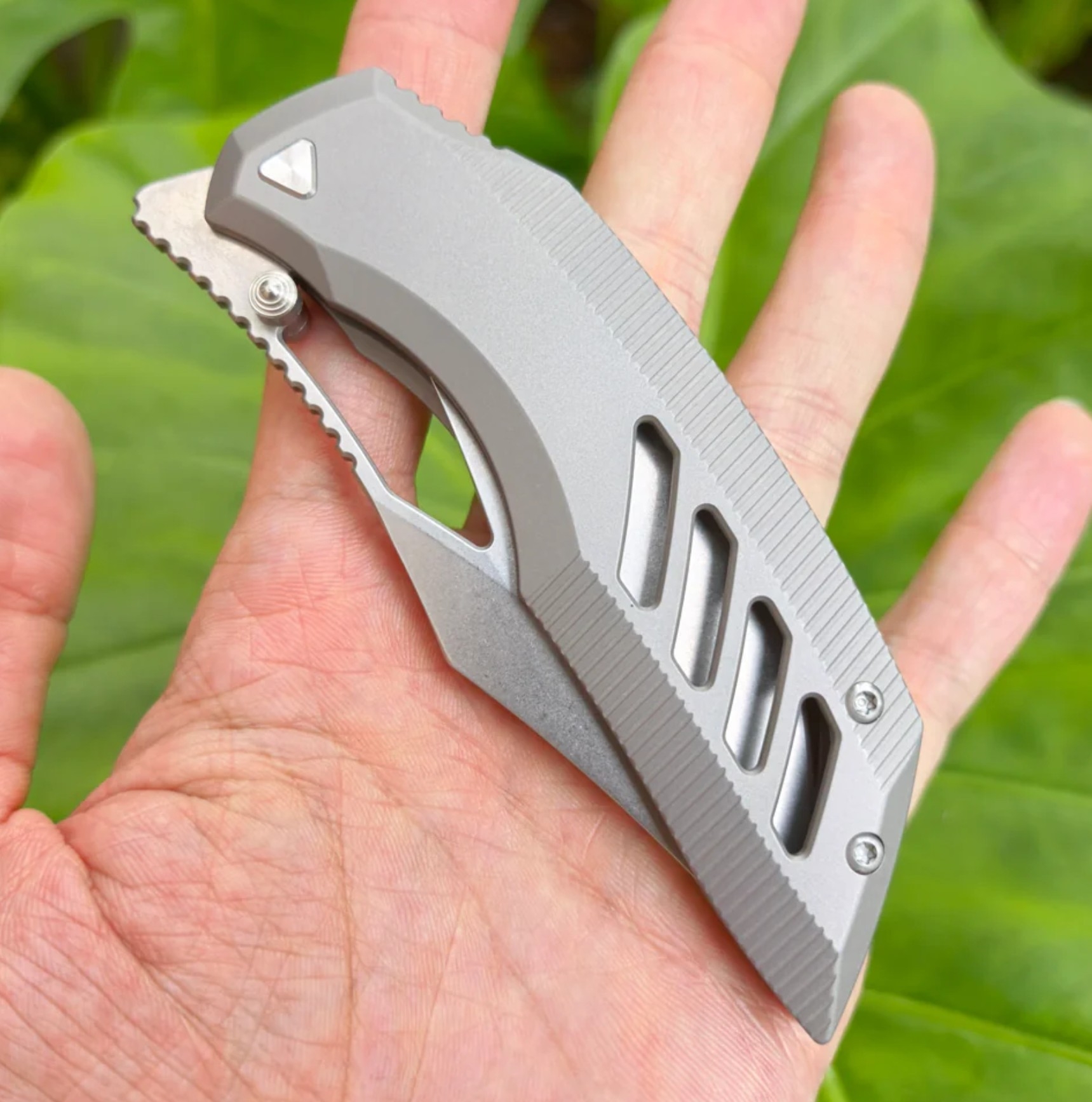 ARTC1887G-GY Dark Wing, S35VN, Gray Titan